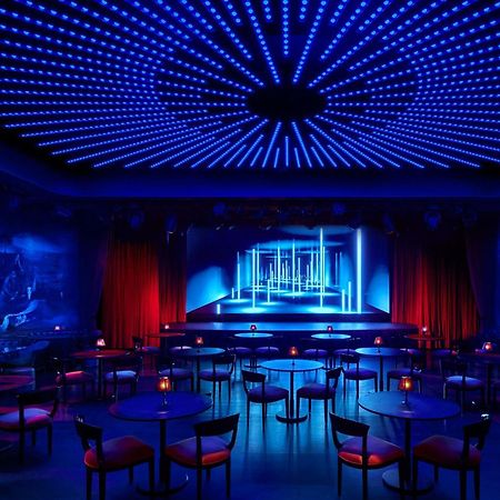 The Times Square Edition New York Kültér fotó The stage at the Magic Castle